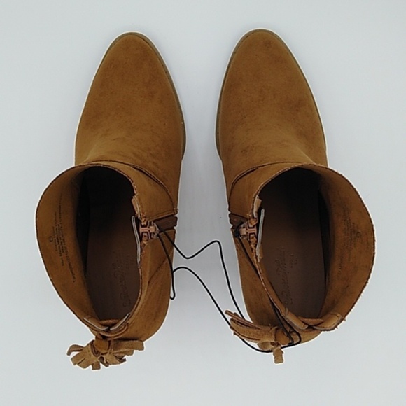 NWOT Universal Thread Women's Clare Heeled Booties - Picture 9 of 15